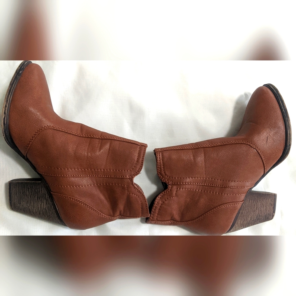 Dollhouse Women's Side Zip Booties - Picture 4 of 7